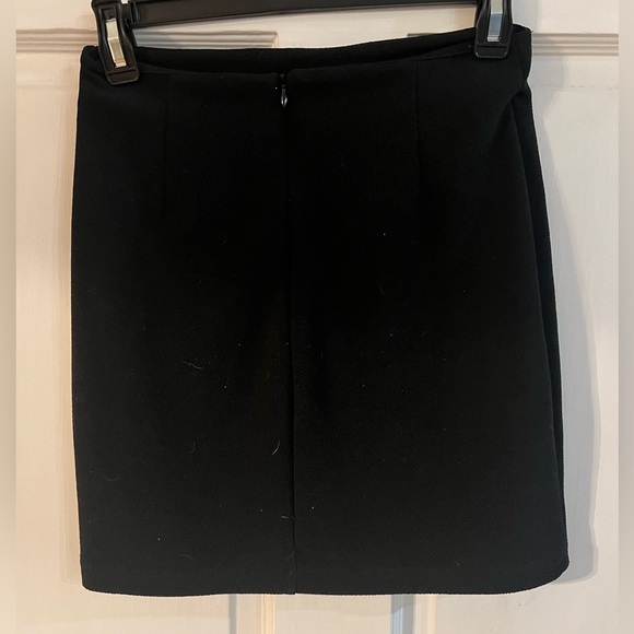 Embroidery Pattern black mini skirt - Picture 2 of 4